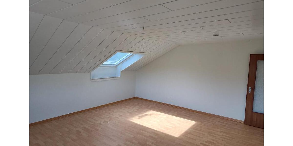 Dachgeschoßwohnung Voerde (Niederrhein) - 2 Zimmer, 60 m&sup2;, 324&euro; | Angebot:26085825