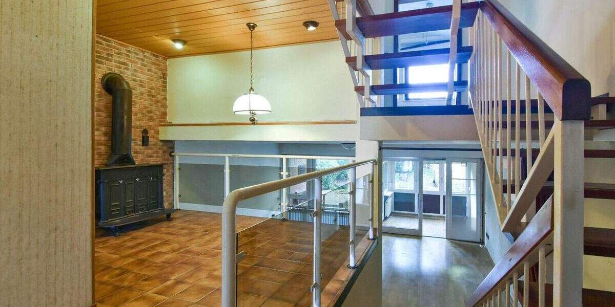 Split-Level-Haus mit großem Potenzial in Duisburg-Huckingen - Energieeffizienzklasse D 4 zimmer