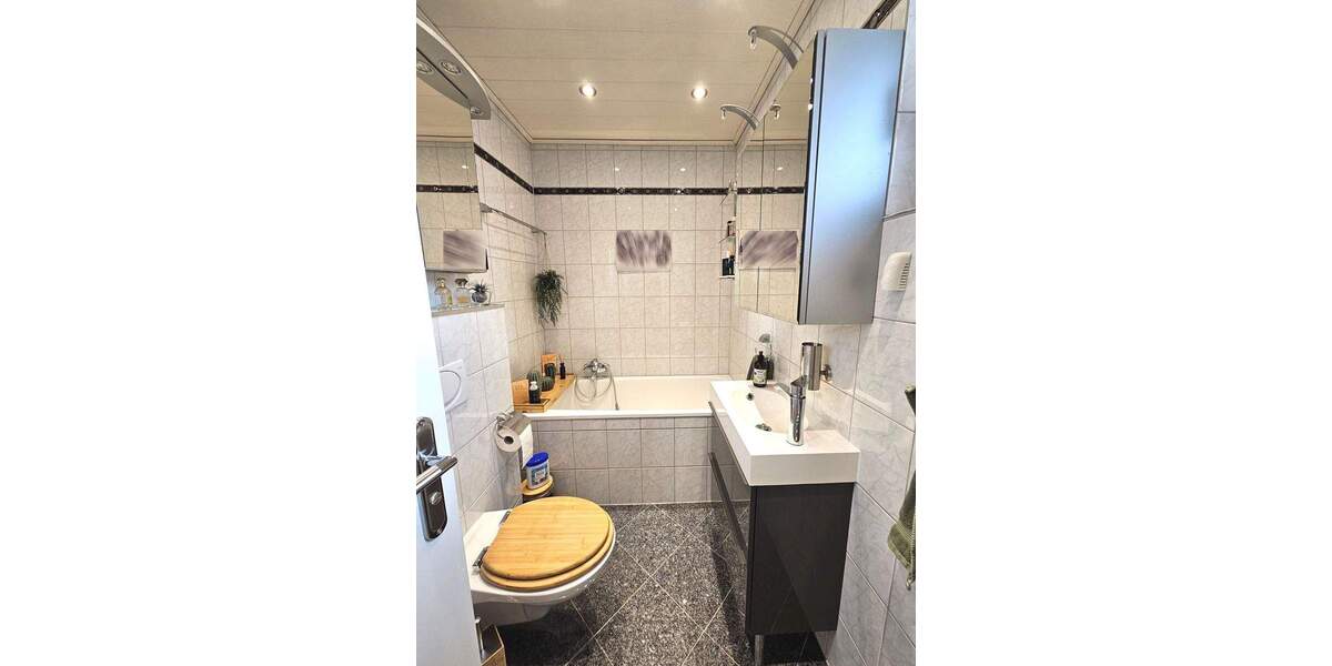 Modernisiertes 2-Familienhaus mit 3 Garagen und attr. Garten in guter und ruhiger Lage in Wetter 9 zimmer