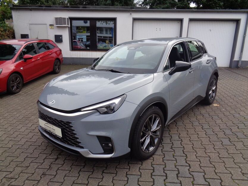 Lexus LBX 6.100 km 37.500 € Mülheim 45481