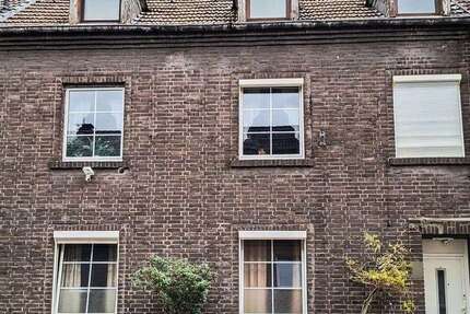 Haus Duisburg Mittelmeiderich - 8 Zimmer, 170 m&sup2;, 339.000&euro; | Angebot:26249828