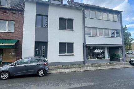 Möblierte Dachgeschosswohnung mit Dachterrasse 2 zimmer