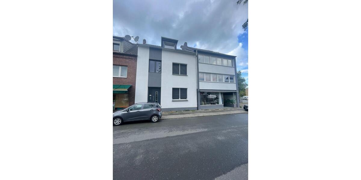 Möblierte Dachgeschosswohnung mit Dachterrasse 2 zimmer