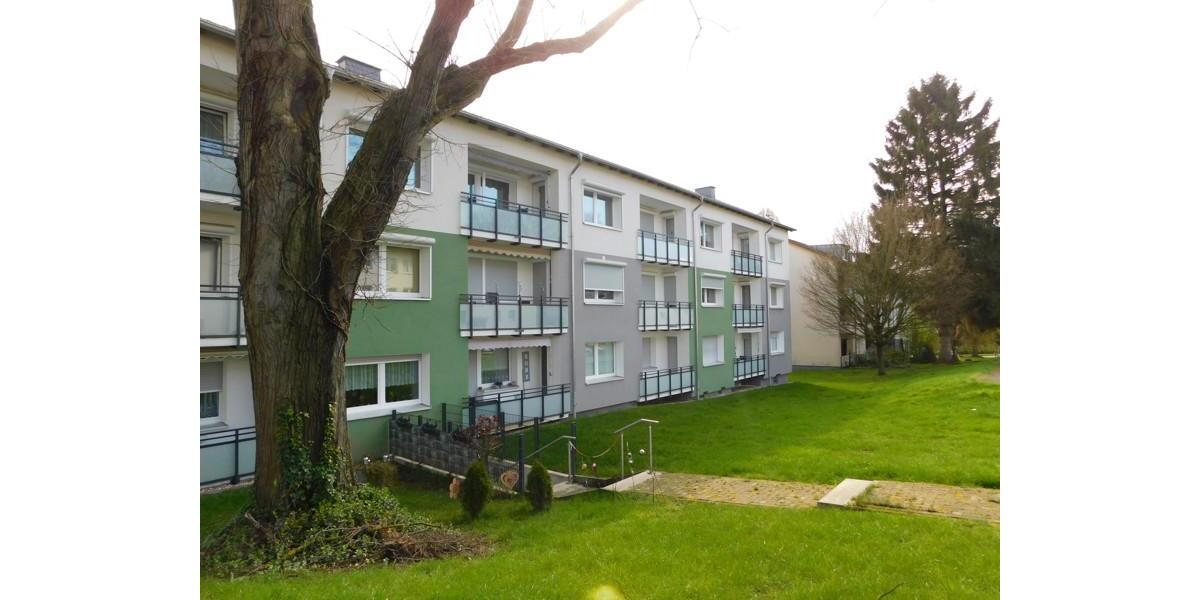 Schöne Erdgeschosswohnung mit Balkon, mit etwas Farbe einzugsbereit! 3 zimmer