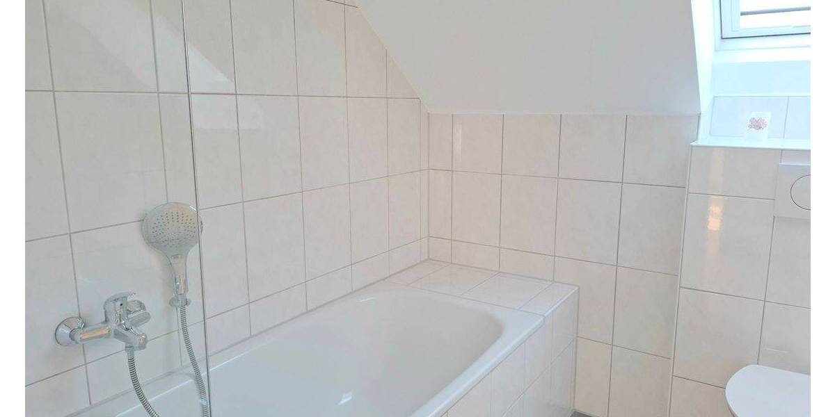 Recklinghausen-Suderwich! Renovierte, helle Dachgeschosswohnung in einem gepflegten Mehrfamilienhaus - Etagenwohnung Recklinghausen Suderwich | Angebot:25959739