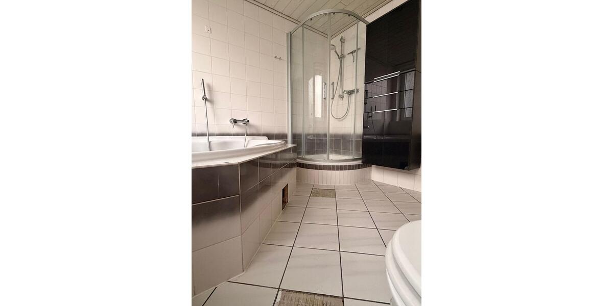 Großzügige 3-Zimmer-Wohnung über zwei Ebenen mit Wendeltreppe 3 zimmer