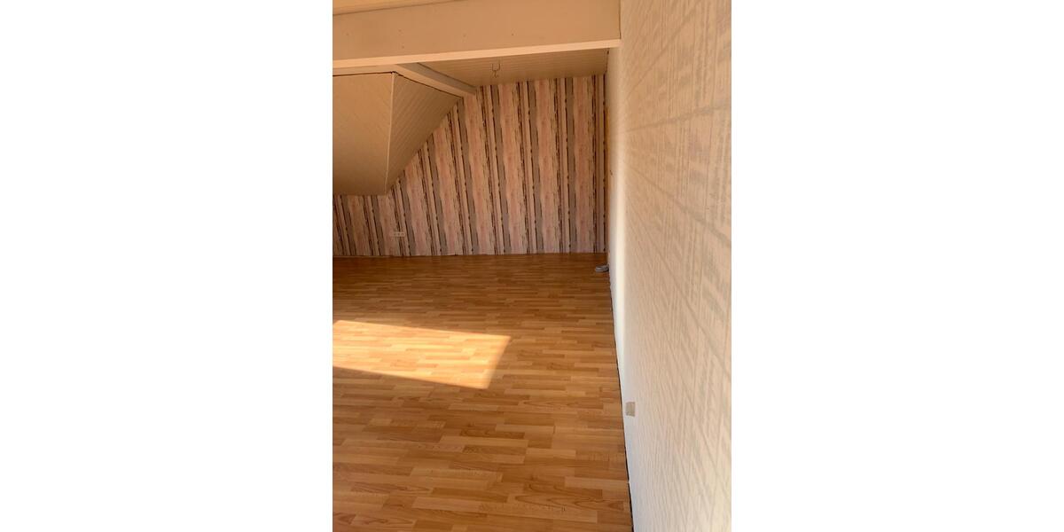 Dachgeschoßwohnung Marl - 5 Zimmer, 120 m&sup2;, 1.020&euro; | Angebot:26041004