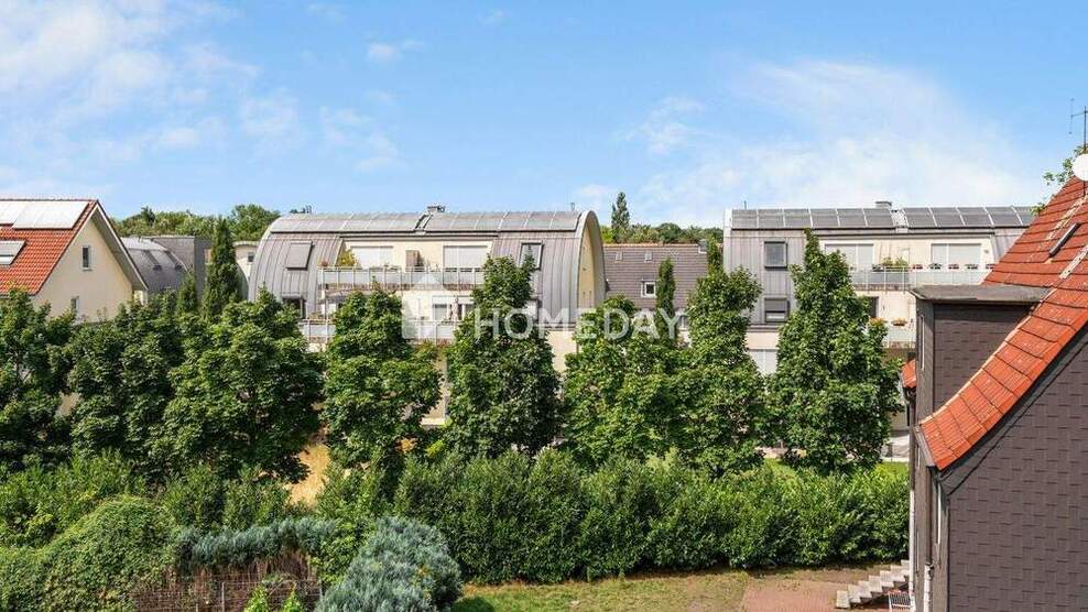 Charmante Dachgeschosswohnung mit 4 Zimmern, Innenhof und Stellplatz 4 zimmer