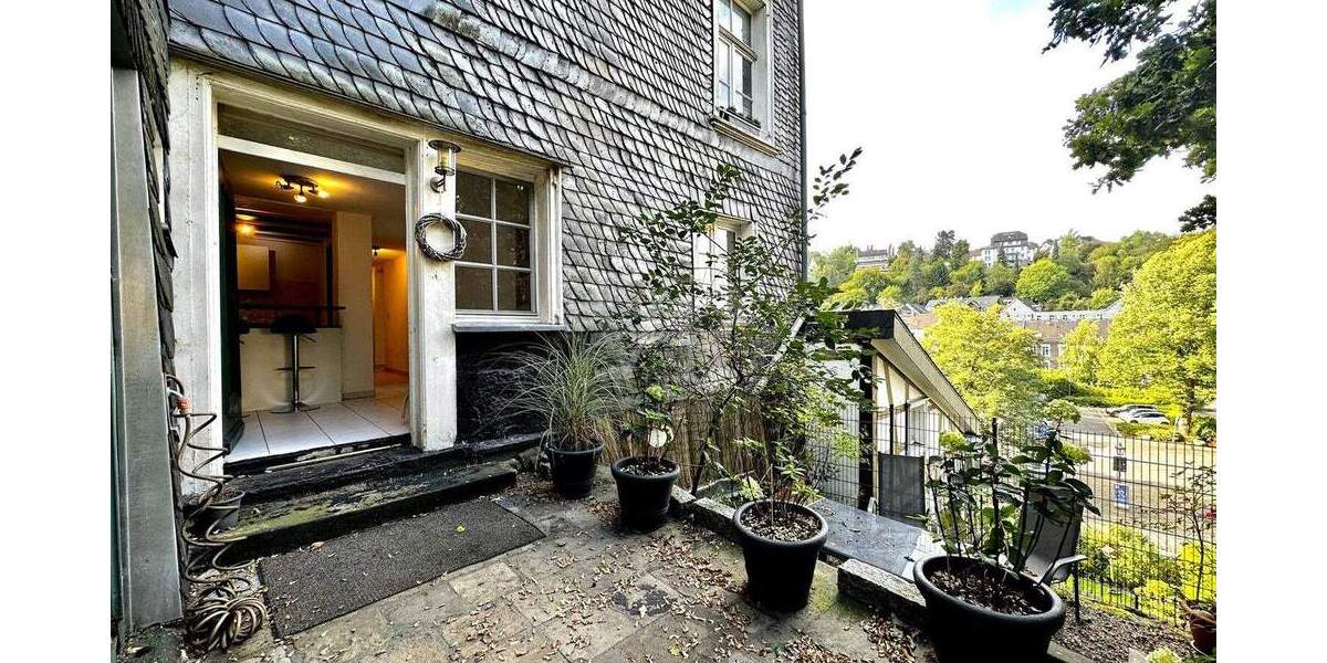 3-Zimmer-Altbau mit Terrasse und Privatzugang 3 zimmer