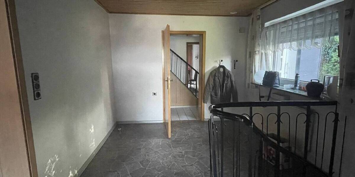 SIE SUCHEN, WIR HABEN - DOPPELHAUSHÄLFTE MIT GROßZÜGIGEM GRUNDSTÜCK IN WUPPERTAL-LANGERFELD 5 zimmer