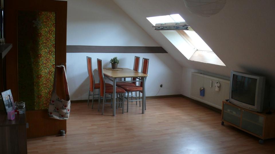 Dachgeschoßwohnung Duisburg Mittelmeiderich - 2 Zimmer, 60 m&sup2;, 450&euro; | Angebot:26326973