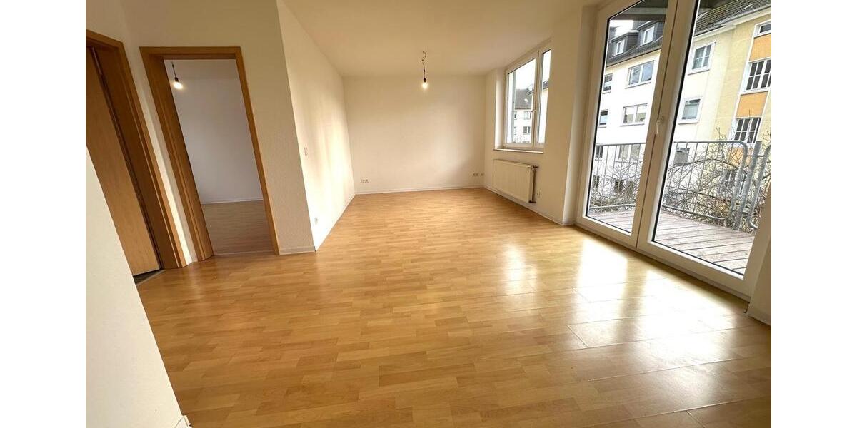 Sonnige Wohnung mit offener Küche und Balkon Nähe Westpark (Frisch gestrichen) 2 zimmer
