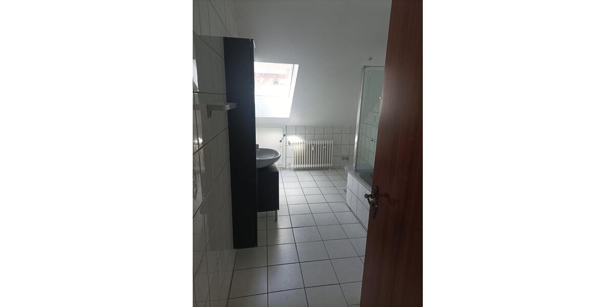 Dachgeschoßwohnung Essen Stadtbezirk VI - 3 Zimmer, 80 m&sup2;, 598&euro; | Angebot:25612904