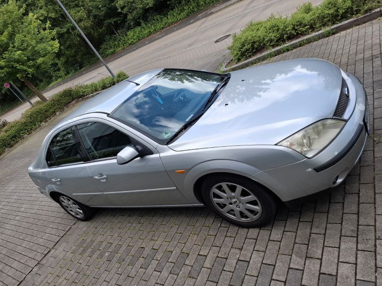 Ford Mondeo 98.200 km 2.500 &euro; Bochum 44801