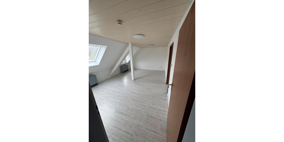 Helle Dachgeschosswohnung 3 zimmer