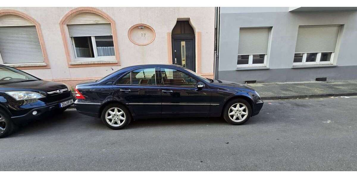 Mercedes-Benz 240 139.500 km 4.750 &euro; Duisburg 47053