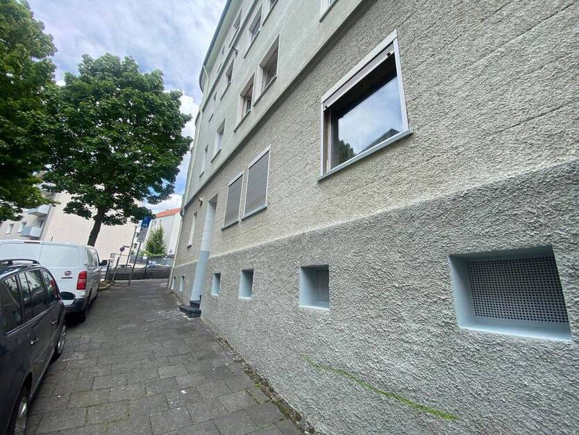 *NEU* RENOVIERTE 4 Zimmer Wohnung im 3.OG mit Balkon in Adolfstraße