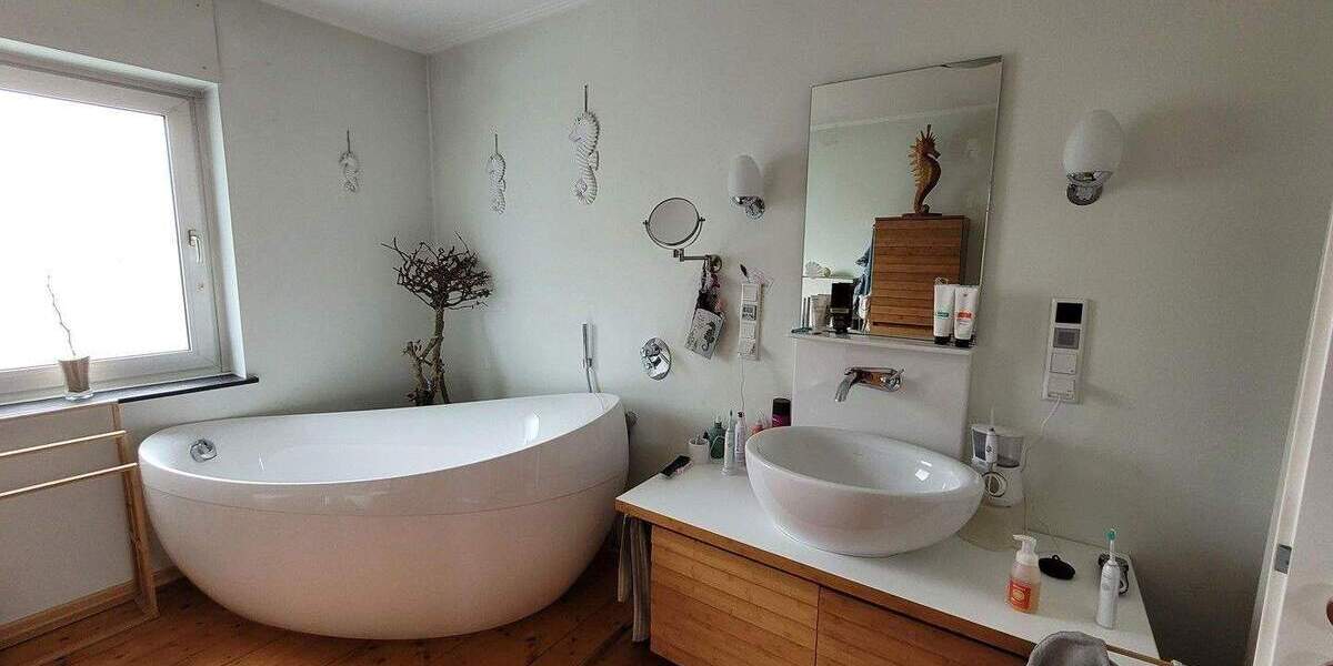 Großzügiges Haus mit auf 800 m² Grundstück mit ca.60 m² naturbelassenen Schwimmteich in Herten 1 zimmer