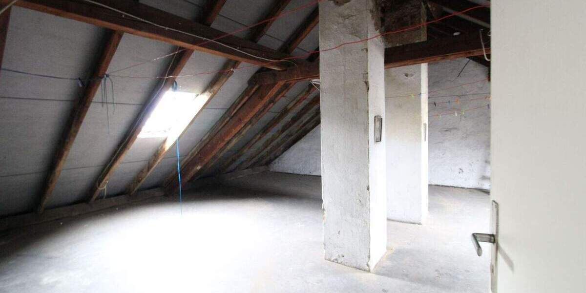 Paketangebot: Zwei Wohnungen mit Ausbaupotenzial DG, Balkon und Stellplatz in Duisburg-Obermeiderich 5 zimmer