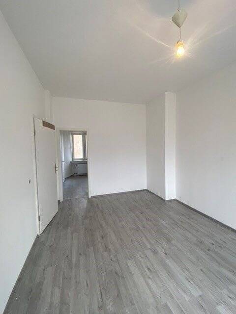 Modernisiertes Wohn- und Geschäftshaus, 488 qm vermietbare Fläche, 3 Garagen