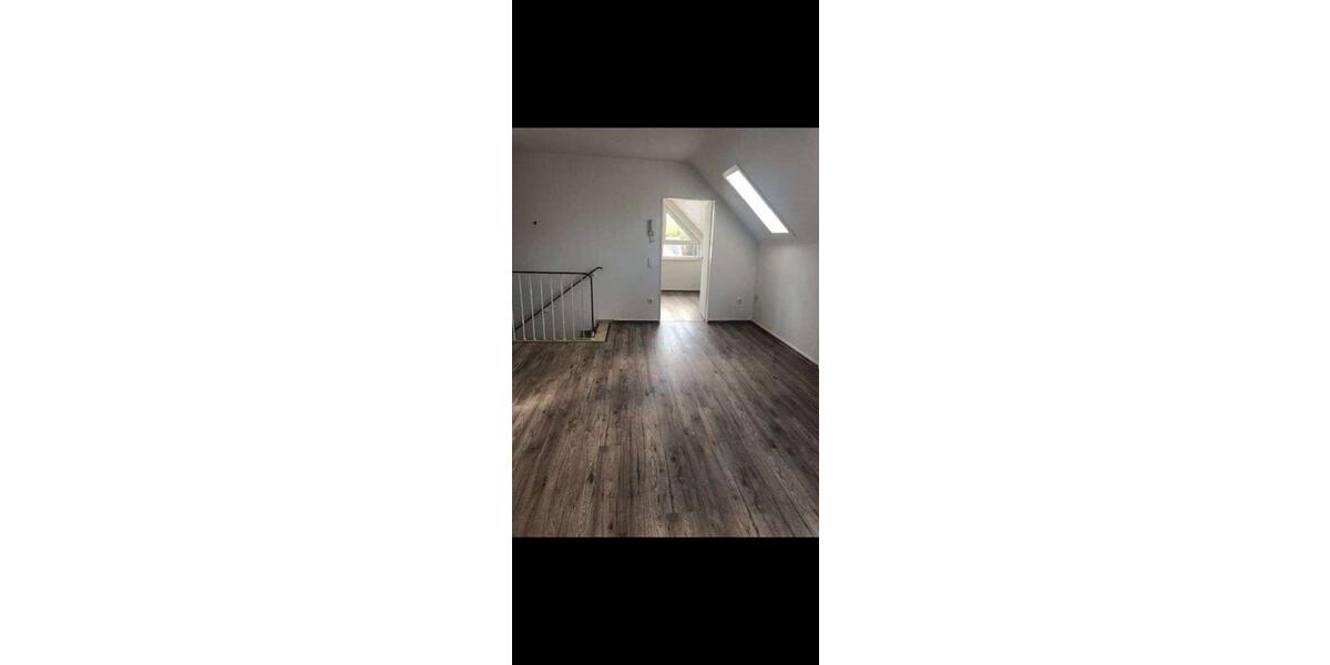 Dachgeschoßwohnung Duisburg Großenbaum - 2.5 Zimmer, 67 m&sup2;, 930&euro; | Angebot:26235851