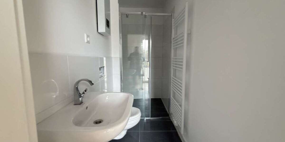 Exklusives Investment: Kernsaniertes Mehrfamilienhaus mit Balkon und Terrasse 10 zimmer