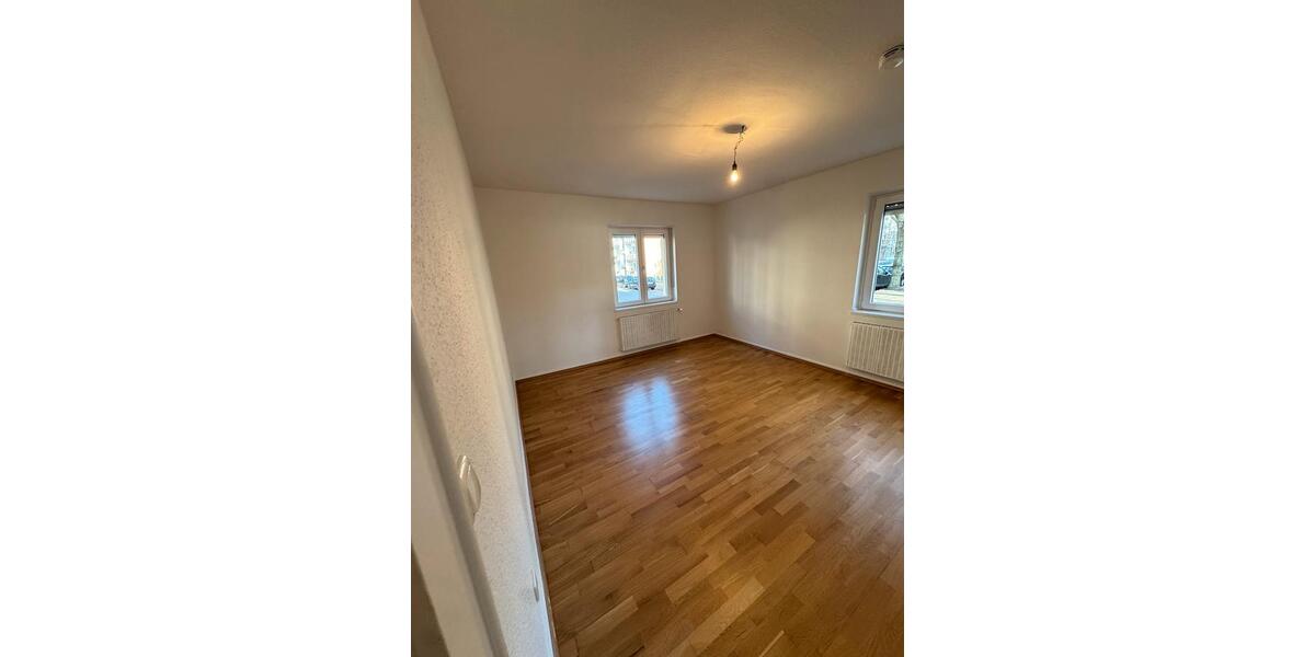 Riesige Familienwohnung im Erdgeschoss.. 3 zimmer