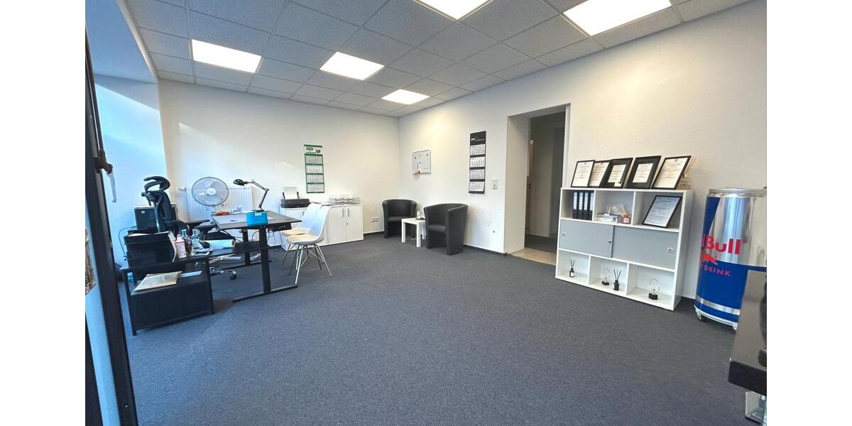 Modernisierte Gewerbeeinheit im Erdgeschoss zimmer