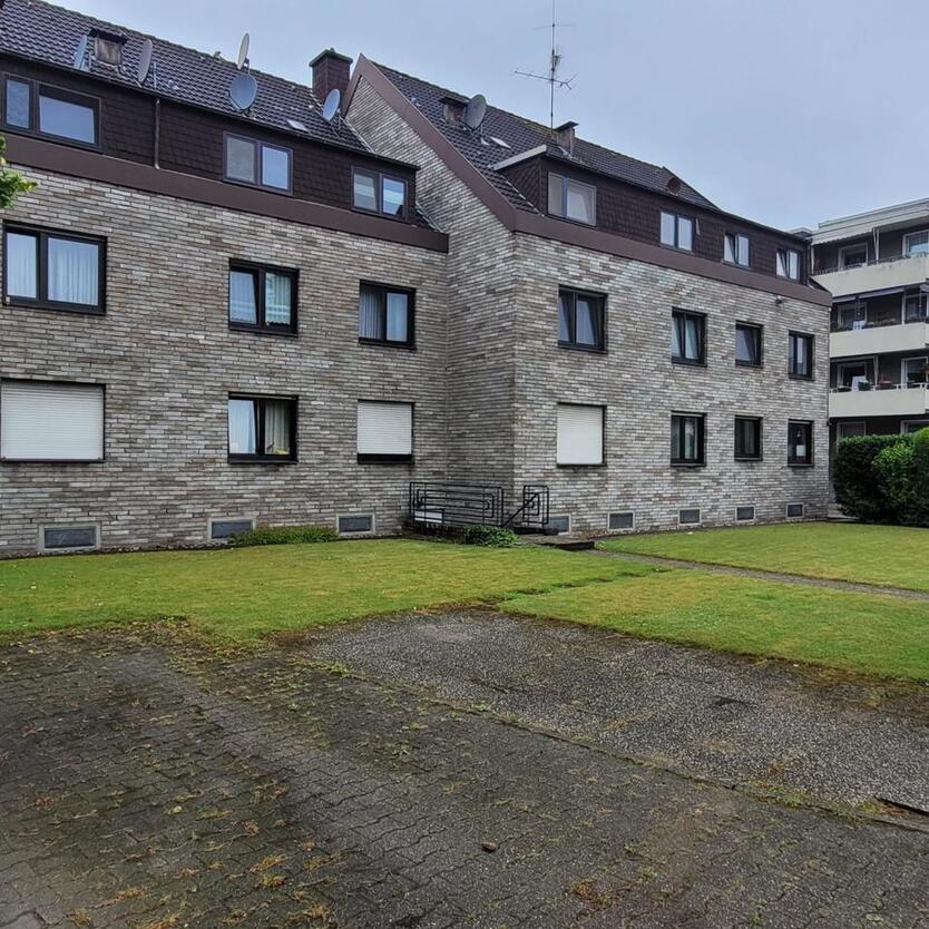 Vermietete 3-Zimmer-Dachgeschoßwohnung mit Balkon, Tageslichtbad