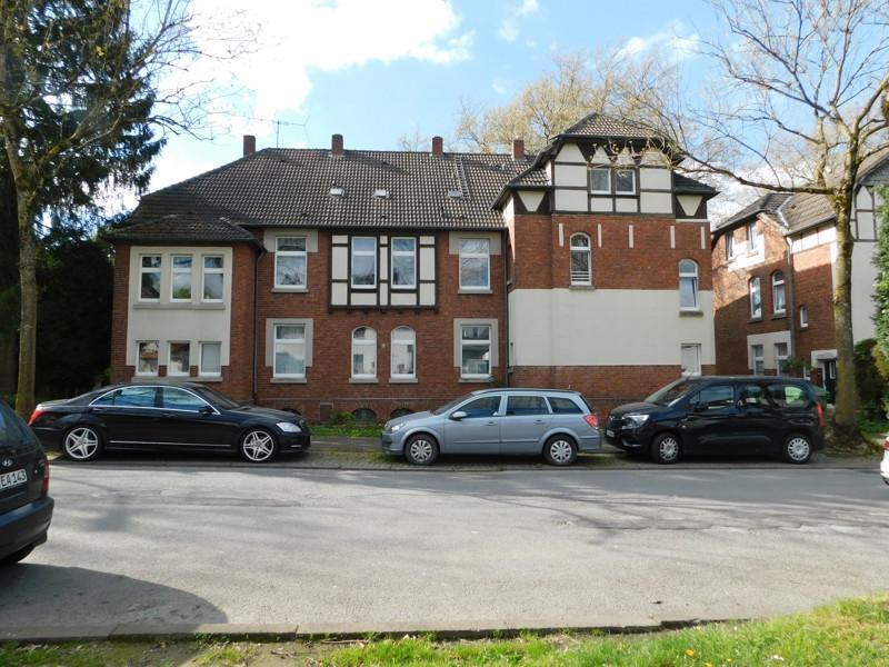 Großzügige Familienwohnung in schöner Lage! Einzugsbereit neu renoviert für Sie ! zimmer