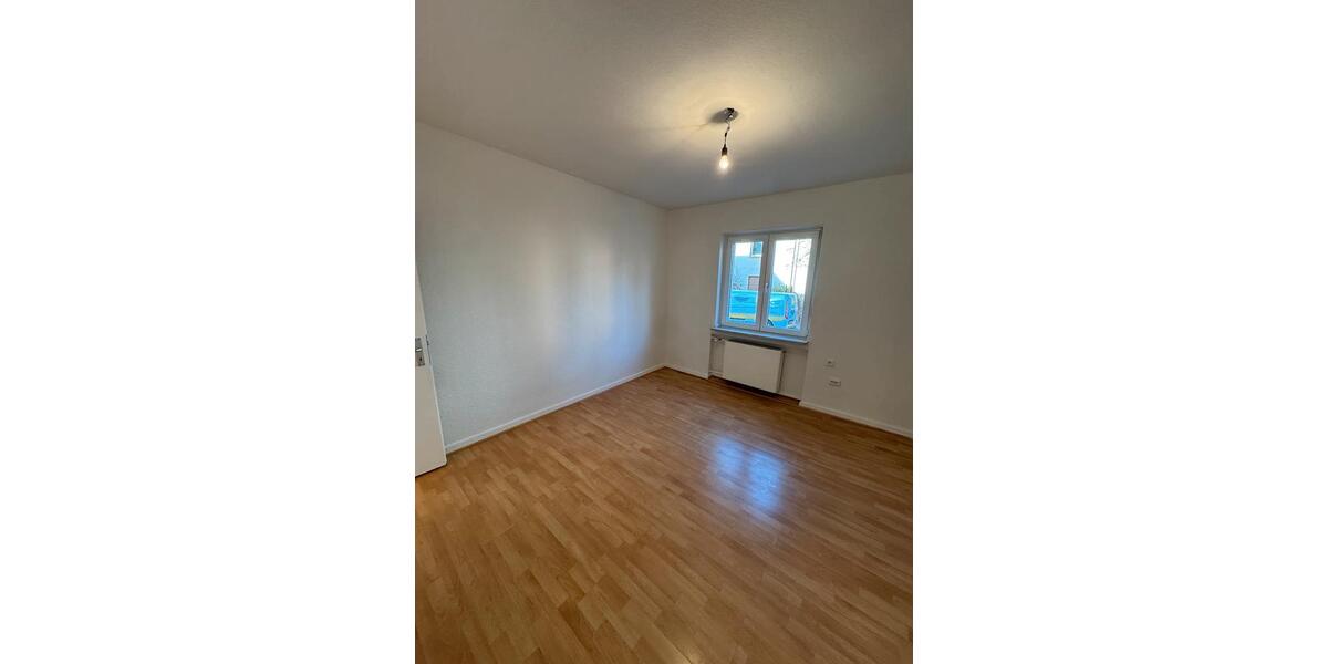Riesige Familienwohnung im Erdgeschoss.. 3 zimmer