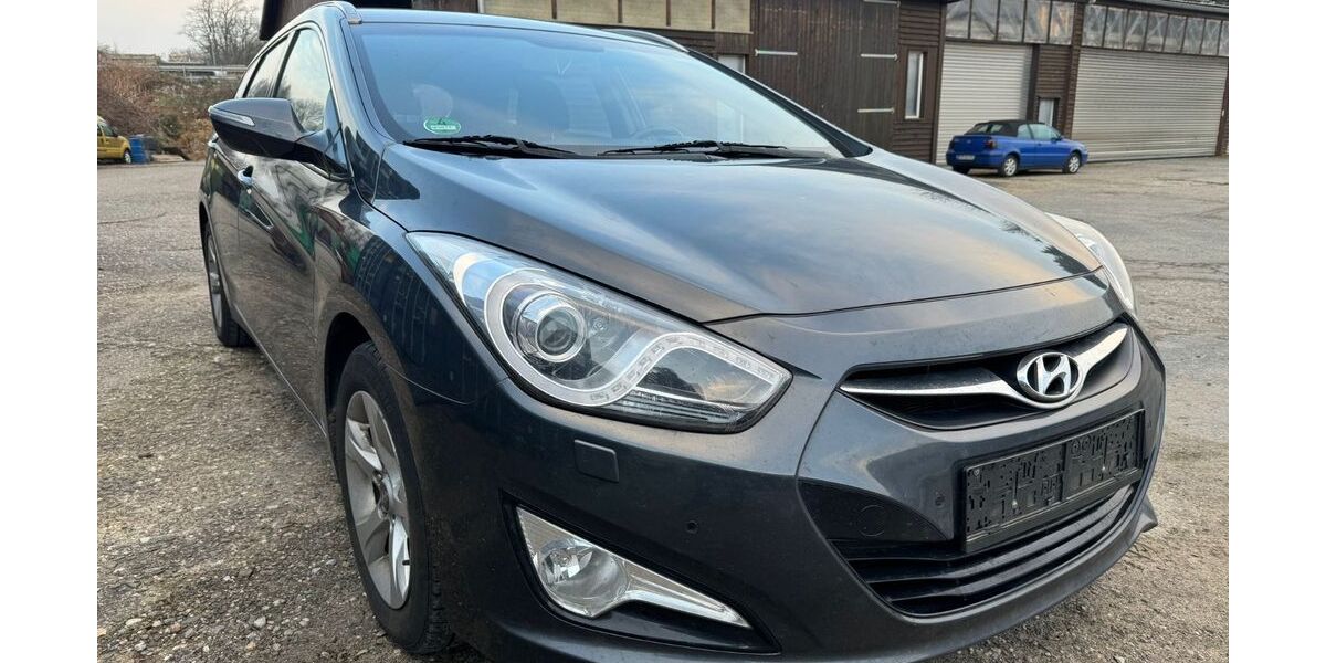 Hyundai i40 211.000 km 3.500 € Wuppertal 42389
