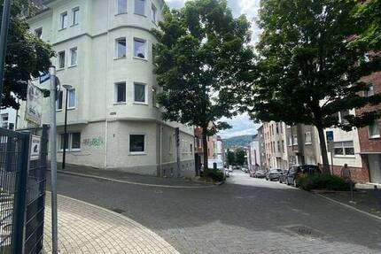 *NEU* RENOVIERTE 4 Zimmer Wohnung im 3.OG mit Balkon in Adolfstraße