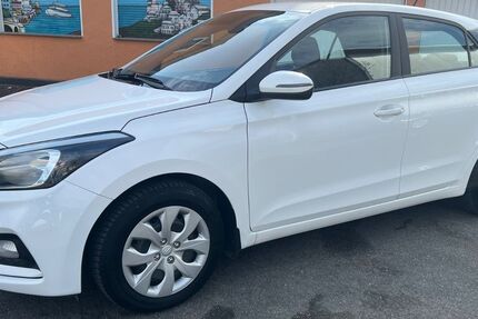 Hyundai i20 67.000 km 12.550 &euro; Essen 45357