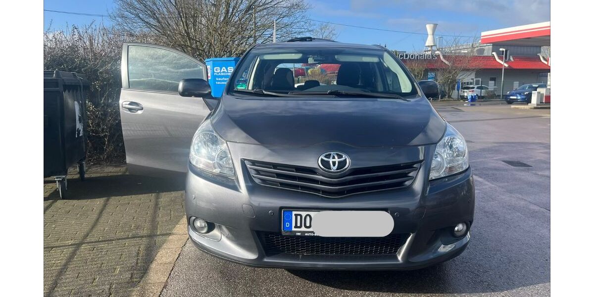 Toyota Verso 185.000 km 5.900 &euro; Dortmund 44309