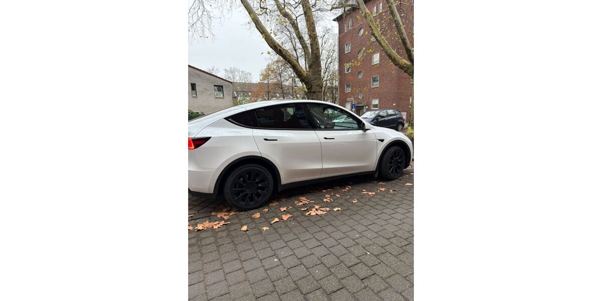 Tesla Model Y 23.000 km 41.800 &euro; Oberhausen 46147