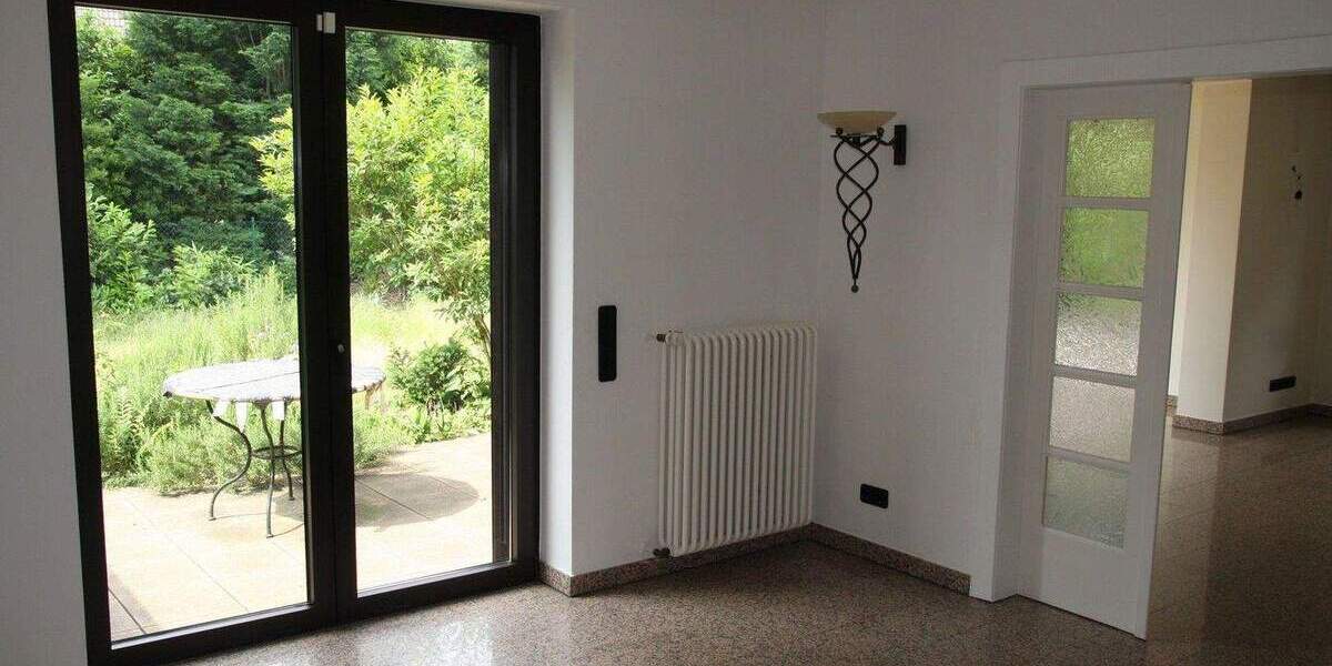 Zentral und grün gelegen in Ratingen Lintorf. Ideal für kleine Familie oder Berufspendler 5 zimmer