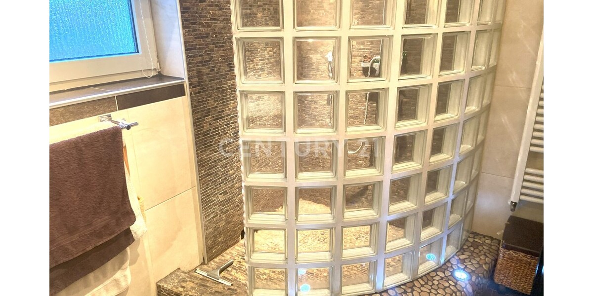 Stylische Dachgeschosswohnung! 3 zimmer