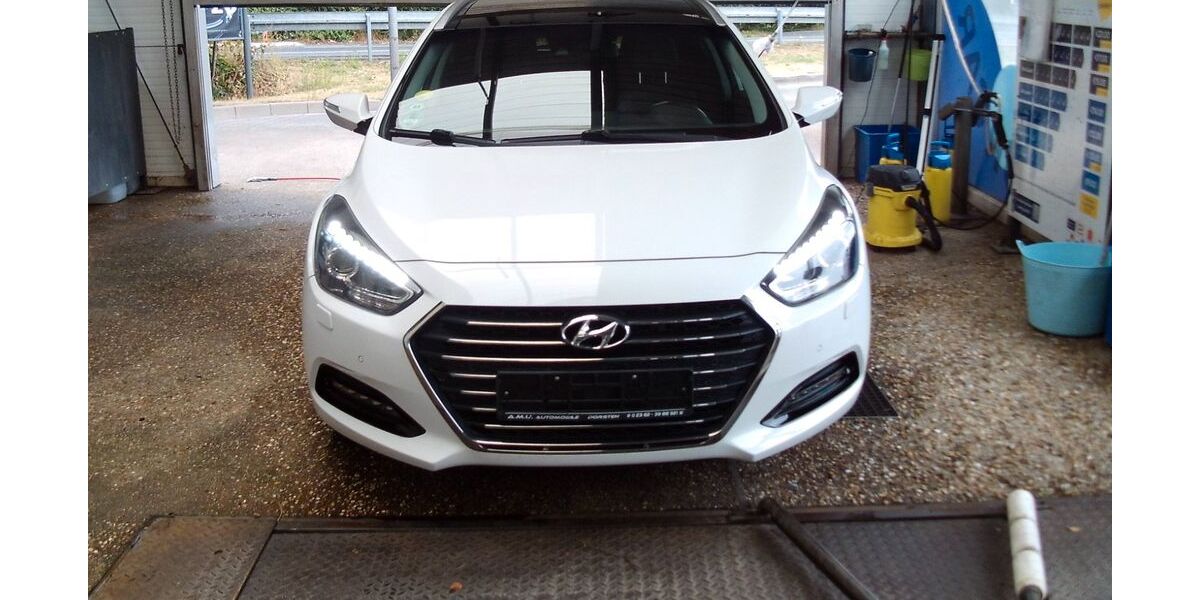 Hyundai i40 144.000 km 8.990 &euro; Oer-Erkenschwick 45739