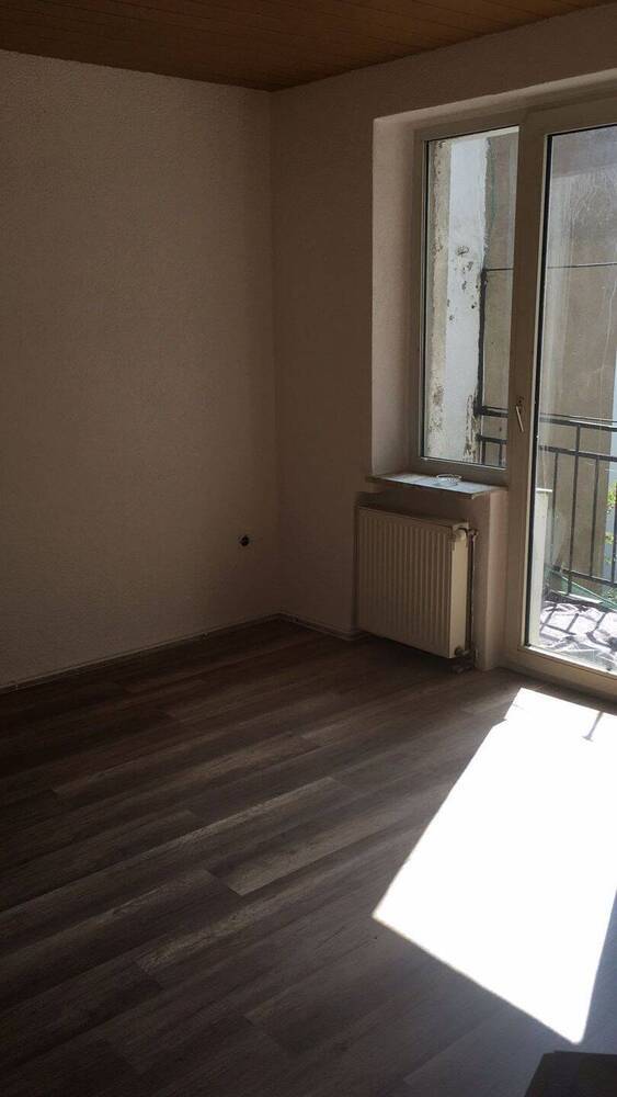*NEU* RENOVIERTE 4 Zimmer Wohnung im 3.OG mit Balkon in Adolfstraße