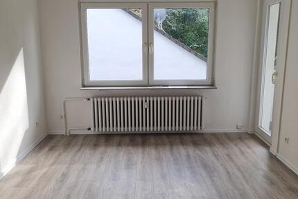 Renovierte 2-Zimmer-Wohnung im 2.Obergeschoss zu vermieten! *Mit Balkon* zimmer
