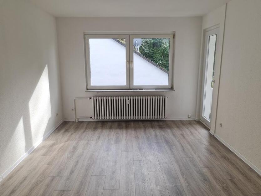 Renovierte 2-Zimmer-Wohnung im 2.Obergeschoss zu vermieten! *Mit Balkon* zimmer