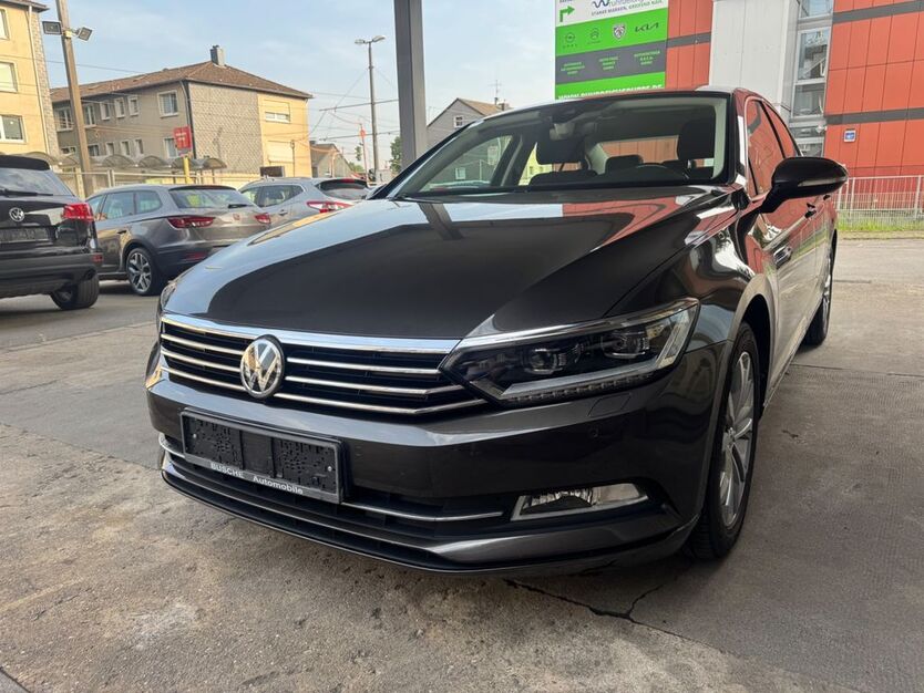VW Passat 147.000 km 10.990 € Mülheim/Ruhr 45475