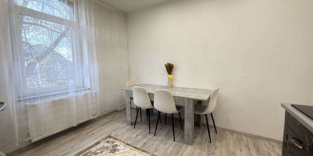 Modernisiertes 3-Parteienhaus mit Maisonette und Gartenanteil nahe Centro - Mehrfamilienhaus, Wohnhaus Oberhausen Osterfeld | Angebot:26835909