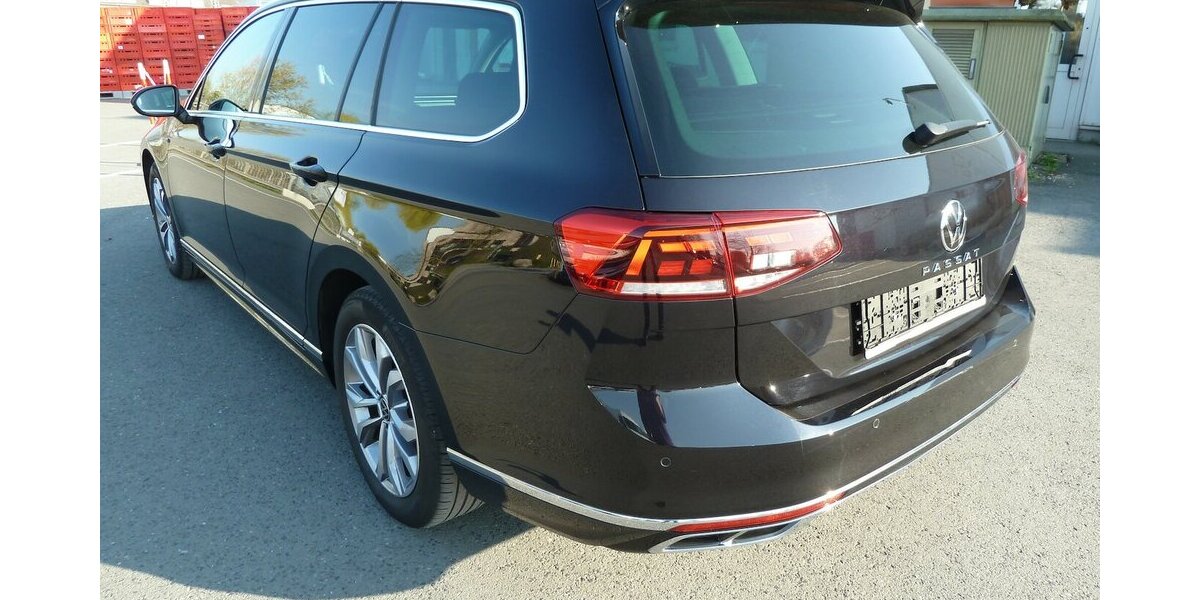 VW Passat Variant R-Line 2.0 TDI DSG Leder Navi LED 135.000 km 20.900 &euro; Ratingen 40885