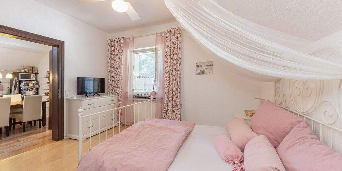 Wohnglück trifft Mieteinnahme: Freistehendes Zweifamilienhaus mit traumhaftem Garten 7 zimmer