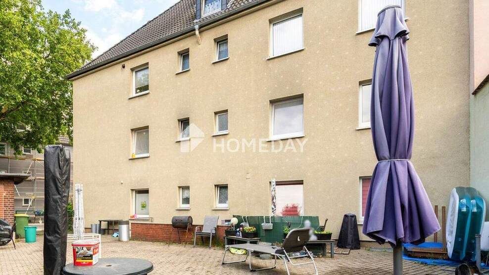 Charmante Dachgeschosswohnung mit 4 Zimmern, Innenhof und Stellplatz 4 zimmer