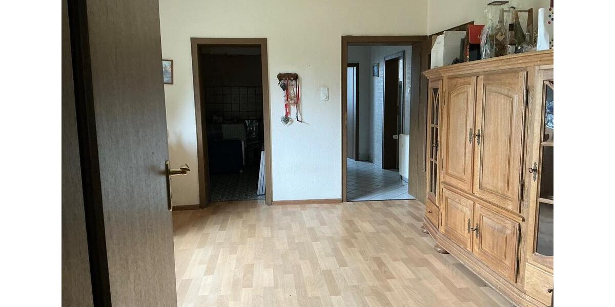 Einfamilienhaus in bester Lage, große Garage mit Eigentumsgrundst 6 zimmer