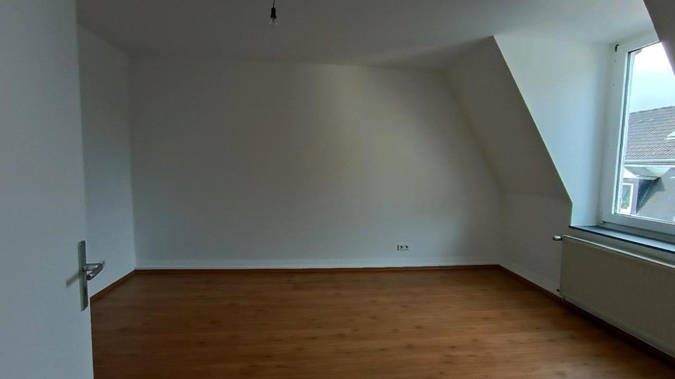 Dachgeschoßwohnung Wuppertal Barmen - 4 Zimmer, 100 m&sup2;, 1.240&euro; | Angebot:26173523