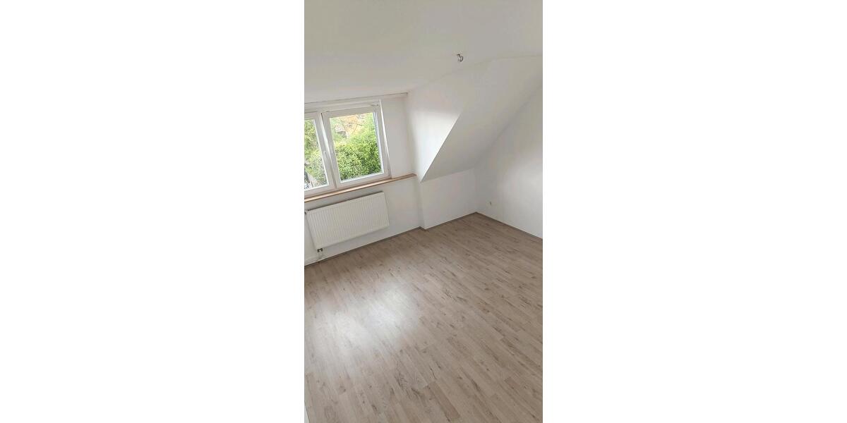 Dachgeschoßwohnung Duisburg Beeck - 2.5 Zimmer, 52 m&sup2;, 374&euro; | Angebot:26237076